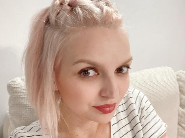 DouceAmelia - Live sex cam - 12183720