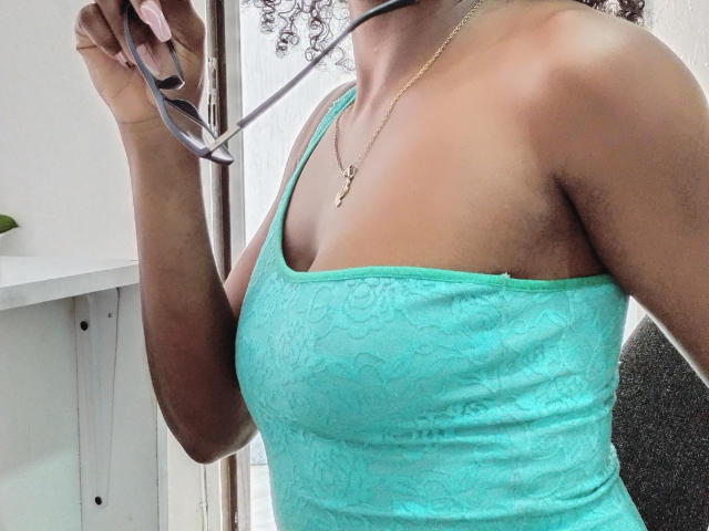 LarissaWilson - Live sex cam - 12271968