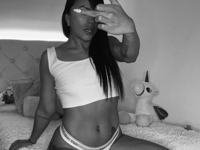 Amberv - פורנו בשידור חי ומצלמת סקס - 12306932