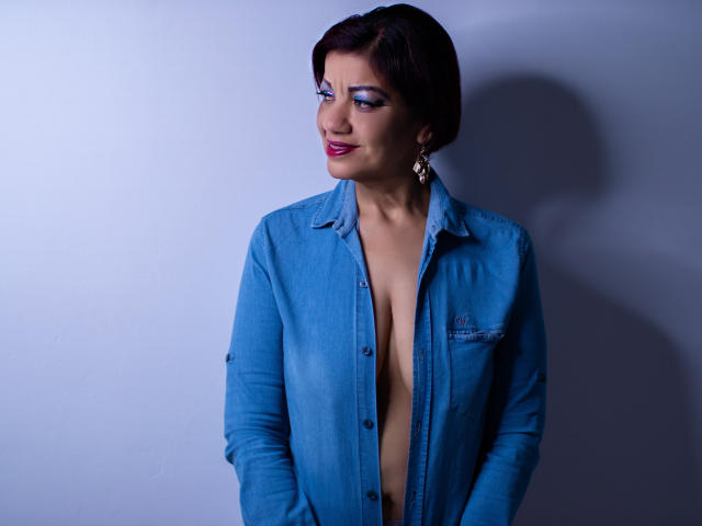 SamiraStone - Élő pornó és szexkamera - 12325356