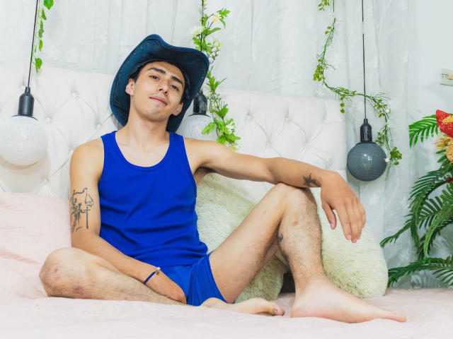 ArmoredKnight - Live porn &amp; sex cam - 12357888