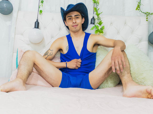 ArmoredKnight - Live porn &amp; sex cam - 12357896