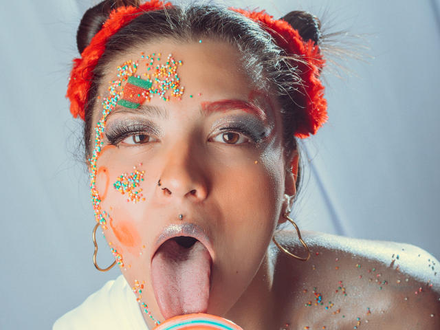 LaurynBloom - Live sex cam - 12394932