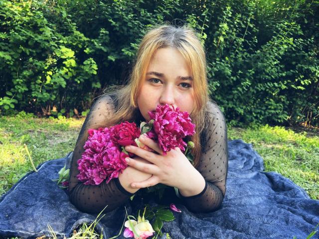 DaniellaGraceZZ - Élő pornó és szexkamera - 12432284