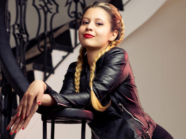 EmiilyRogers - Camera khiêu dâm &amp; quyến rũ trực tiếp - 12557752