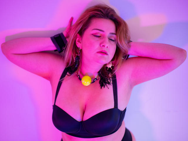 MiiaCardy - Live sexe cam - 12559464