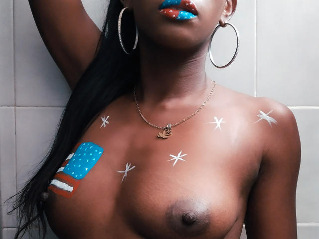 LarissaWilson - Live sex cam - 12572932