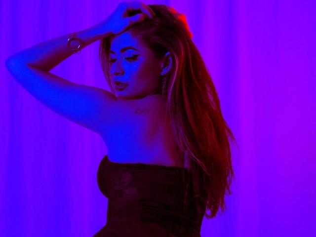 EmiliaMilan - Sexe cam en vivo - 12781544
