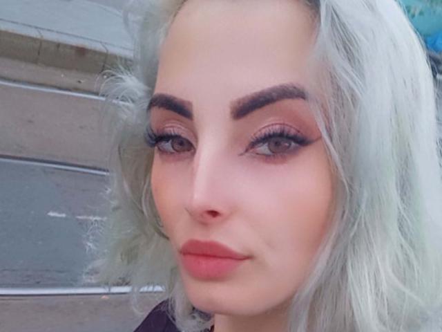 SkinnyBodyXX - Live sex cam - 12831696