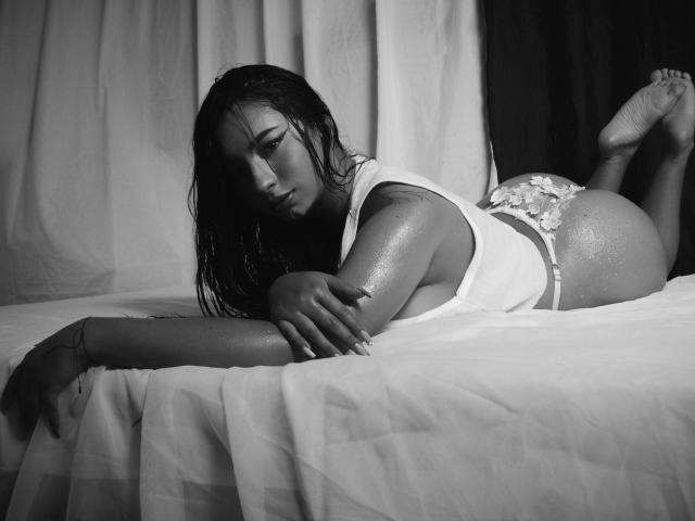 MiaSuarez - сексуальная веб-камера в реальном времени - 12855796