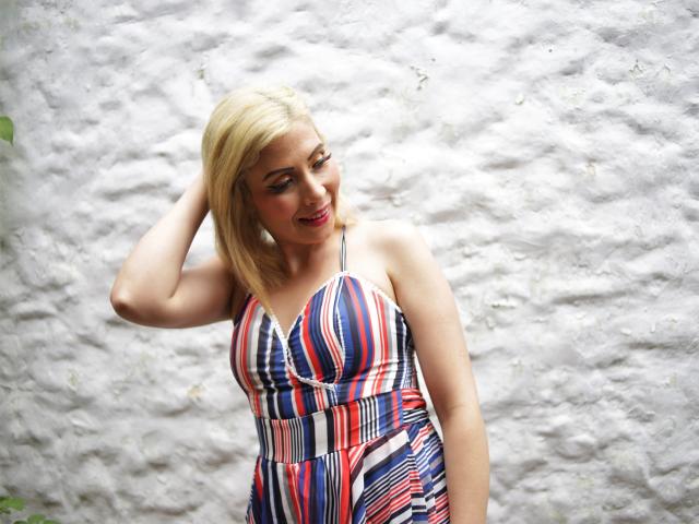 MiaLaurenty - פורנו בשידור חי ומצלמת סקס - 12927412