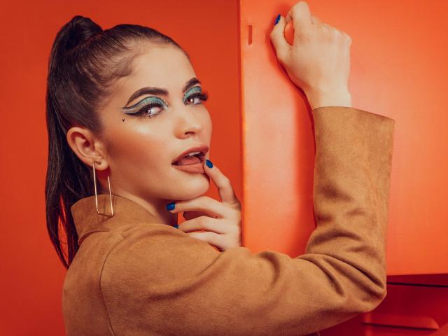 EmiliaMilan - Live sexe cam - 13092212