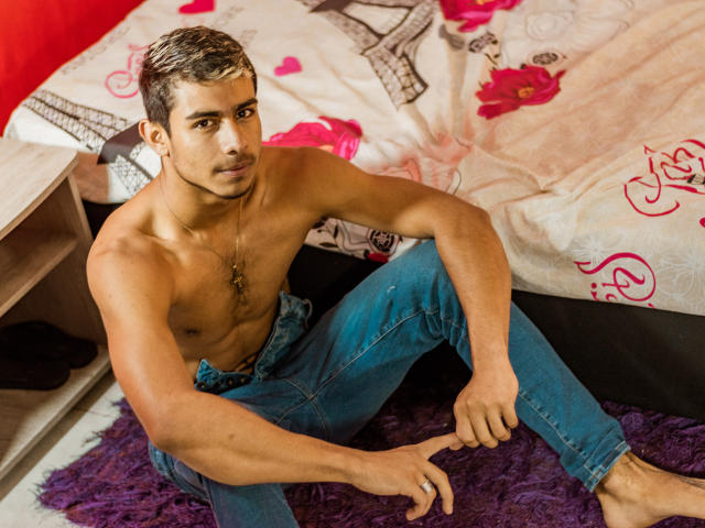 NicolasCooper - Live sex cam - 13208680