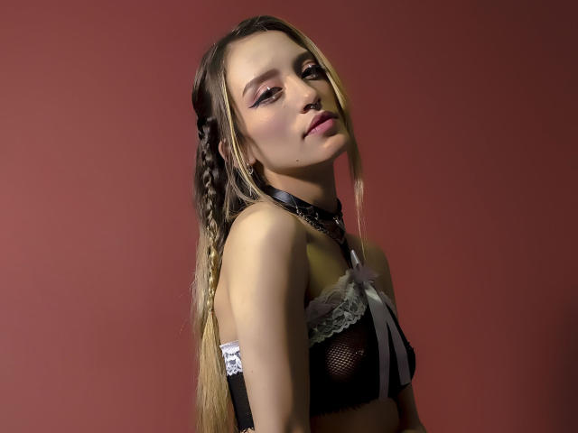 KiraSmilee - Live Sex Cam - 13296044