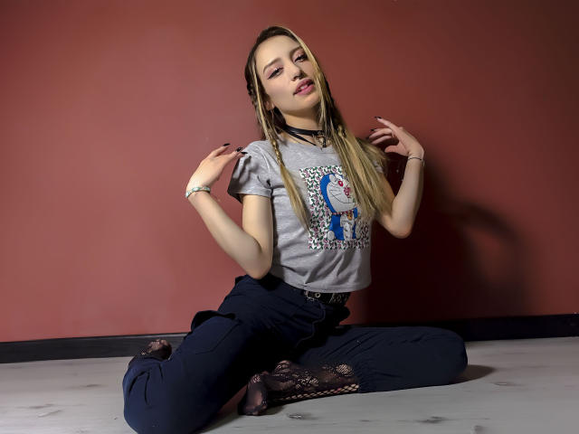 KiraSmilee - Live sex cam - 13296172