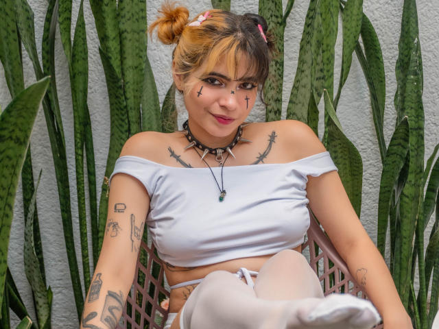 CherryWingx - Live sex cam - 13335788