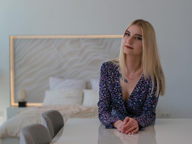 GwenBurns - Live sex cam - 13360356