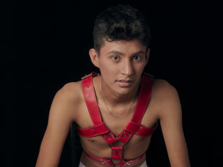 CalvinMatew - Live Sex Cam - 13369776