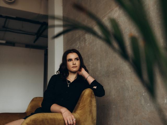 MollyTravis - Élő pornó és szexkamera - 13499952