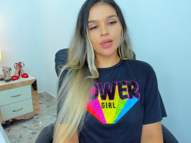 ValerieStone - פורנו בשידור חי ומצלמת סקס - 13529852