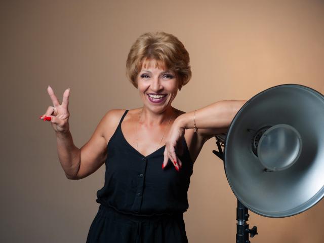 HollyIncredible - Sexe cam en vivo - 13537888