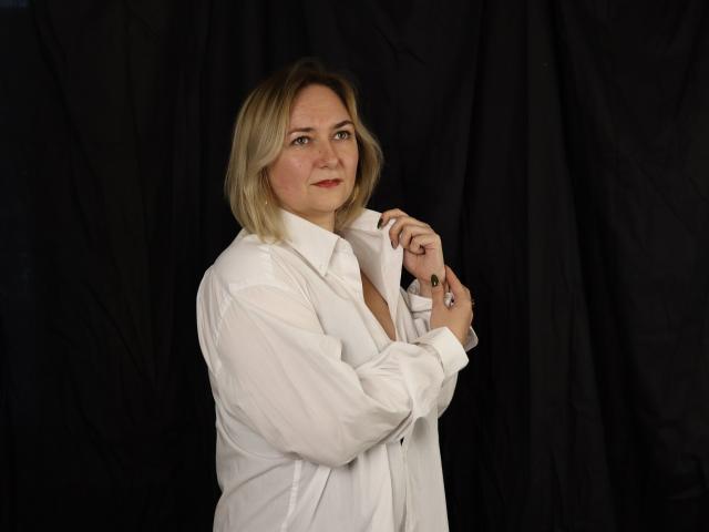 IvannaRich - Live sex cam - 13544320