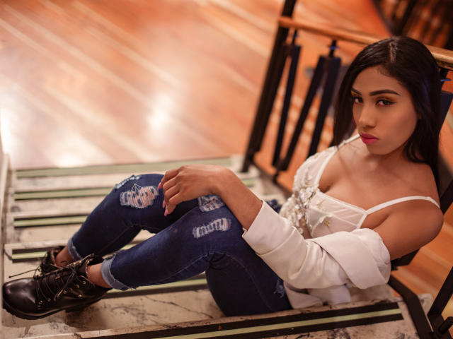 TharaGeorgee - Élő pornó és szexkamera - 13632700