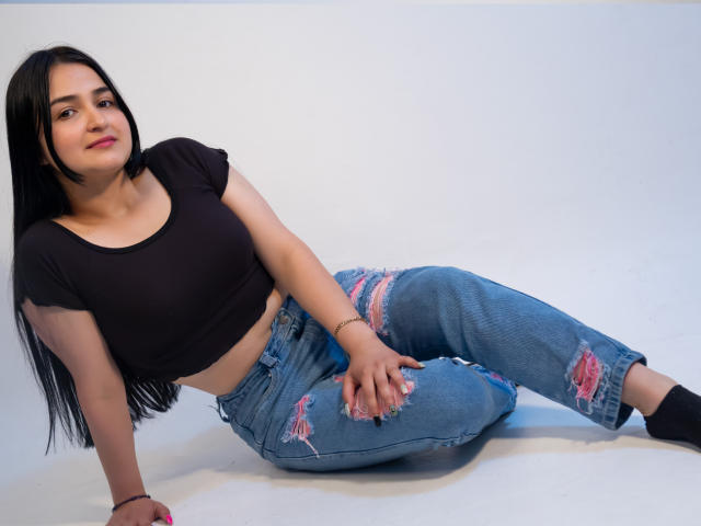 MiaCollinss - Live porn &amp; sex cam - 13649704