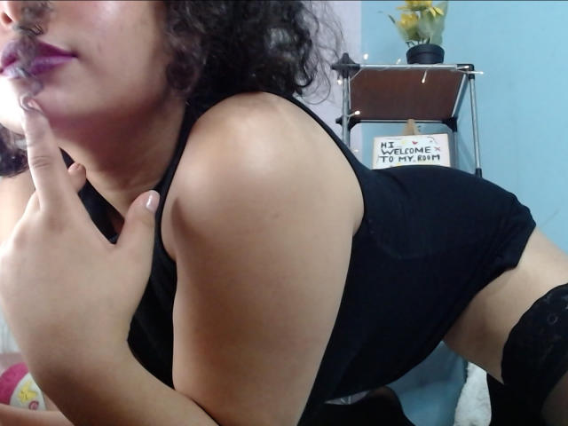 AliciaVelvetqt - Live porn &amp; sex cam - 13685932