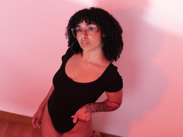 MacarenaWalker - сексуальная веб-камера в реальном времени - 13691816