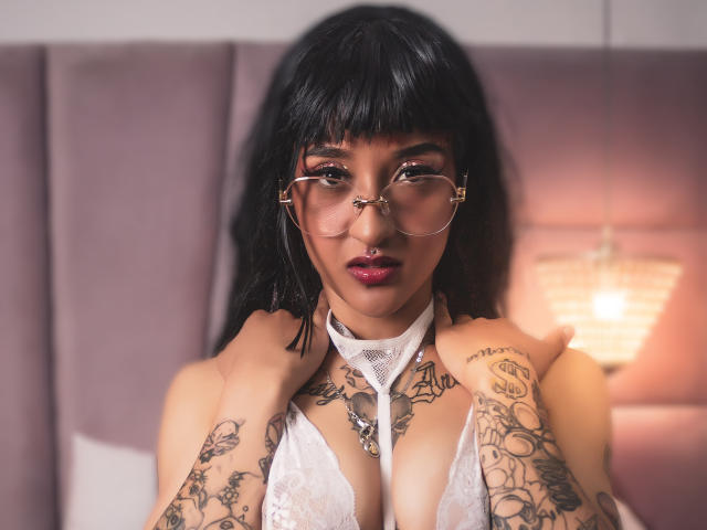 MeganRoberts - Live Sex Cam - 13697012