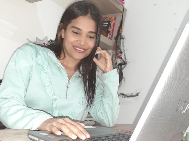 AndreaaTaylor - Sexe cam en vivo - 13700384