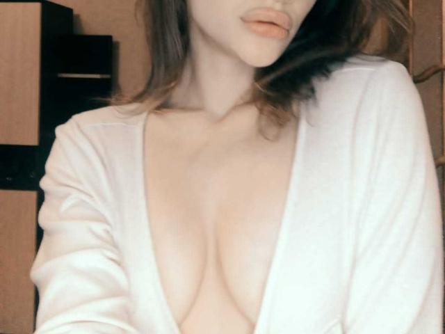 MiddleLegGoddess - Live porn &amp; sex cam - 13702288