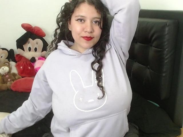 KrisGarner - Live porn &amp; sex cam - 13718600