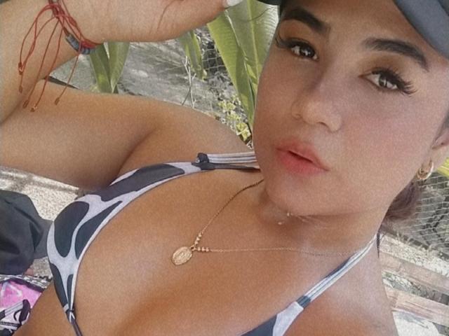 ValerieBlake - Live sex cam - 13799072