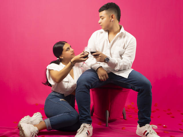 EmiliAndJames - Sexe cam en vivo - 13847584