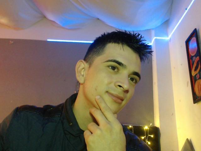 LatinAndres - Sexe cam en vivo - 13916372