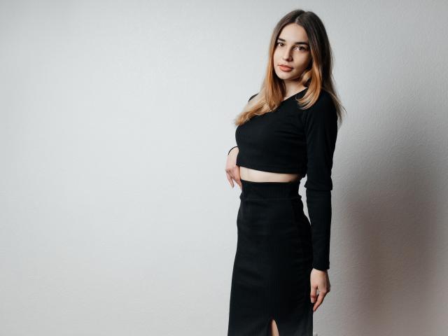 ElizaSaner - сексуальная веб-камера в реальном времени - 14011108