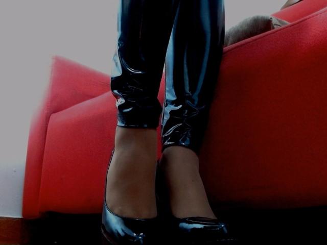 VioletaSwitch - Élő pornó és szexkamera - 14372226