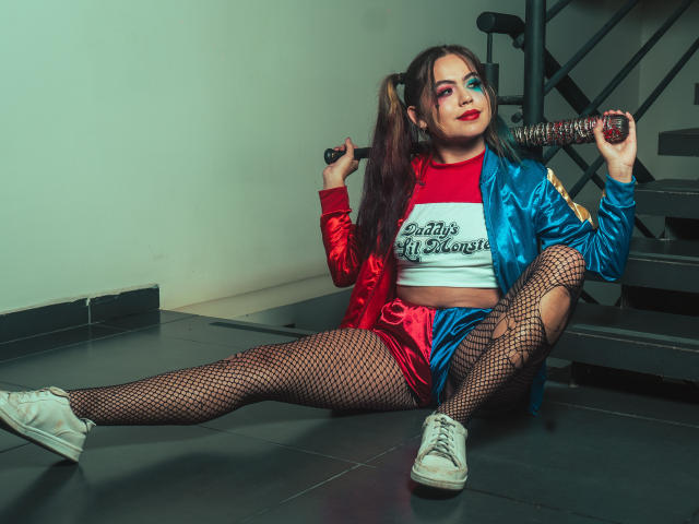 ElleWest - Live sex cam - 14392286