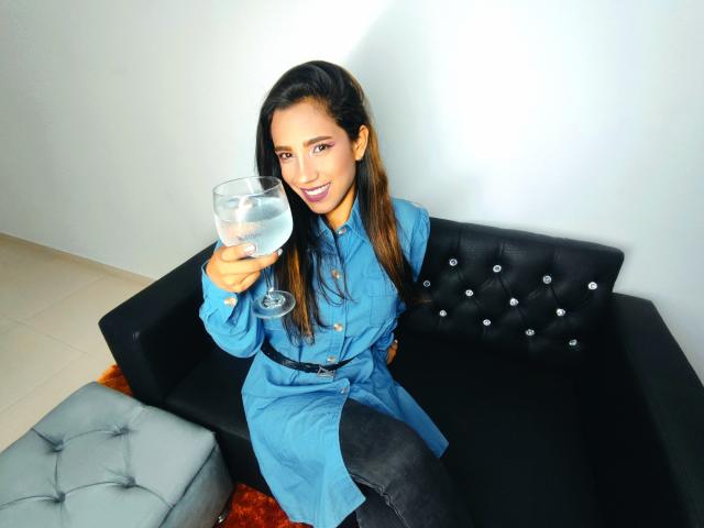 SophiiaEvans - Live porn &amp; sex cam - 14410018