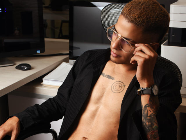 JohnyColer - Live sex cam - 14461970