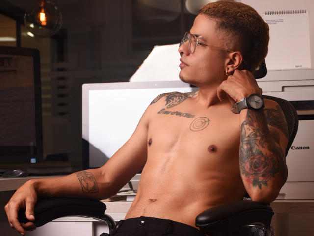 JohnyColer - Live sexe cam - 14461982