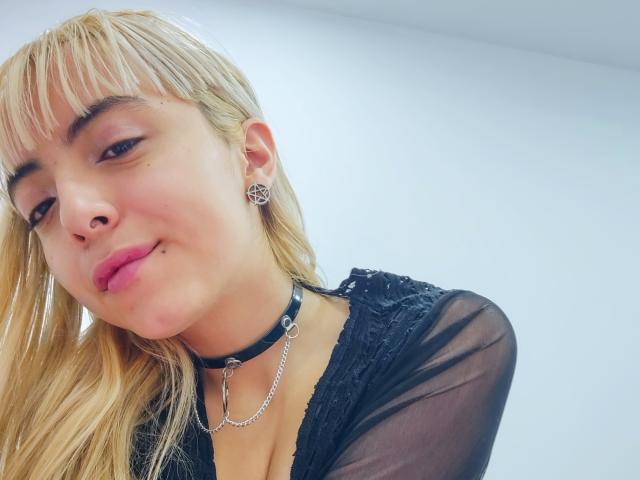 AnnieLeone - Live sex cam - 14463462