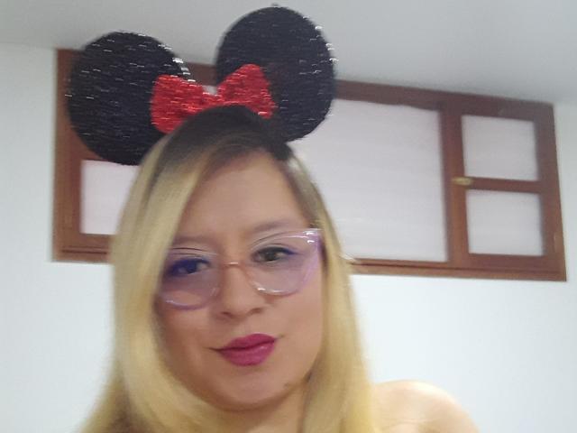 SaraMoreti - Live porno og sexkamera - 14505210