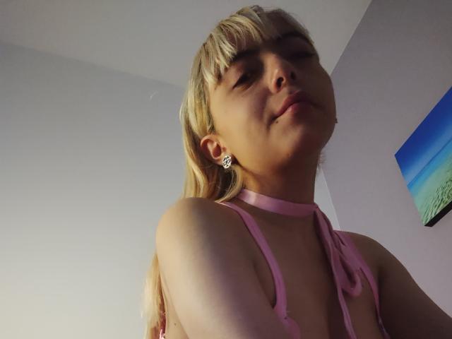 AnnieLeone - Live sex cam - 14602722