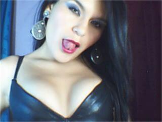 Stefaniee - Video chat hot with this shaved vagina College hotties 