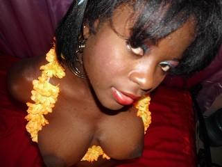 LaCaramele - Webcam live porn avec cette Sublime jeune fille hot à la poitrine parfaitement proportionnée  