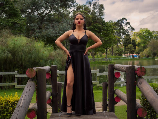 KloeThompson - פורנו בשידור חי ומצלמת סקס - 14744954