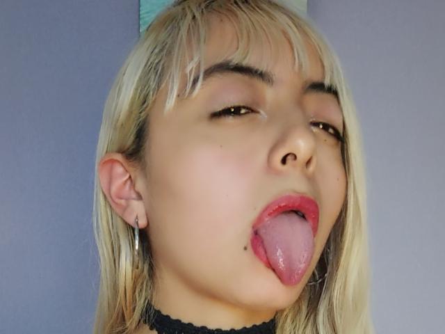 AnnieLeone - Live Sex Cam - 14788802